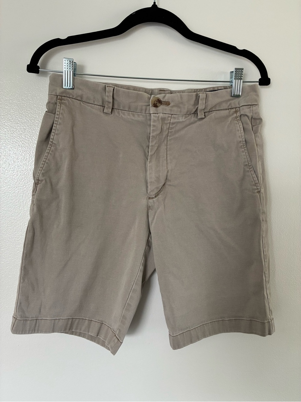 Vineyard Vines Men's Tan Flat-Front Shorts
